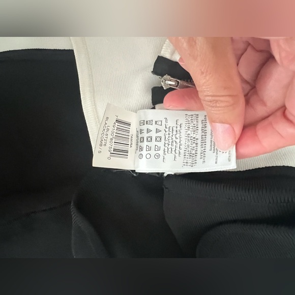 BCBGMAXAZRIA "Tamira" Bodycon Dress. Size S. Black & White Zip Up Back. - Picture 5 of 6